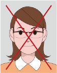 眼鏡のフレームが目にかかっている